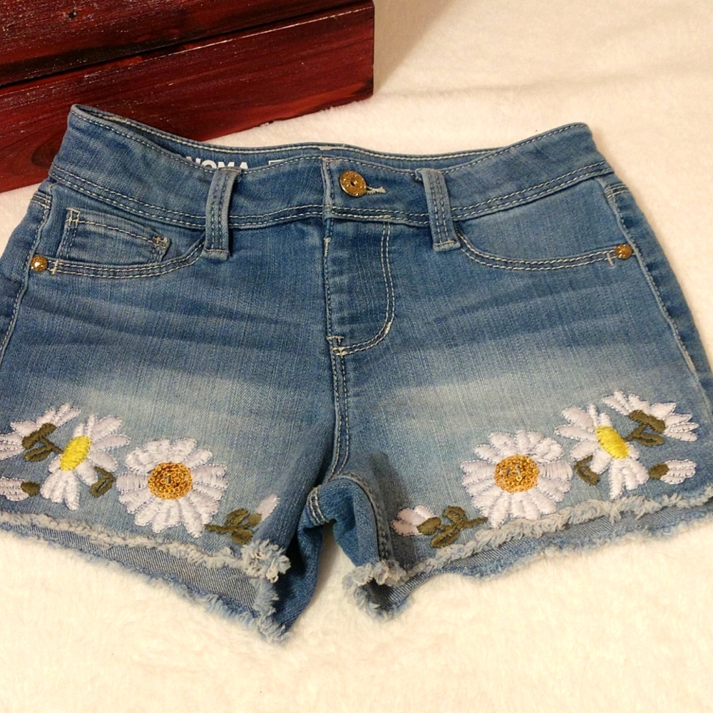 🌼3 for $15 sale!🌼Cute girls jean shorts sz 7